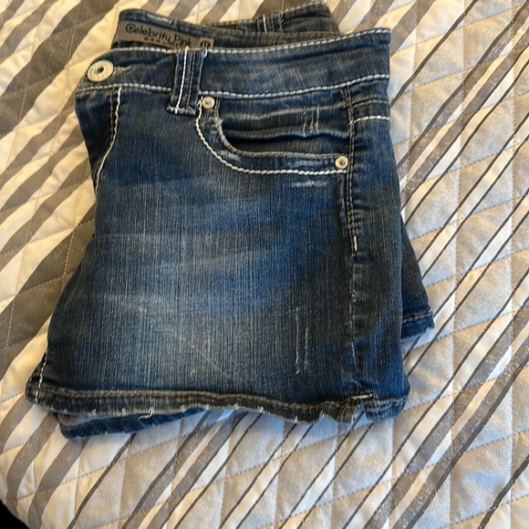 Celebrity Jean Shorts - Picture 5 of 5